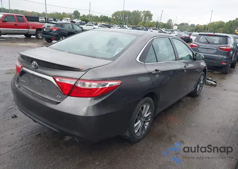 2015 Toyota Camry Le/Xle/Se/Xse z USA, uszkodzony, nr VIN 4T1BF1FK5FU027844